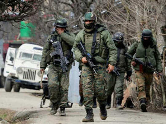 जम्मू जिले के सिधरा इलाके में सुरक्षाबलों और आतंकवादियों के बीच मुठभेड़ शुरू