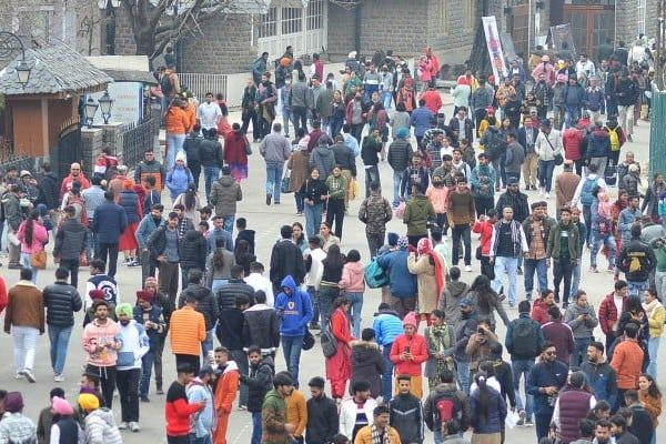 न्यू ईयर पर हिल्सक्वीन शिमला में पर्यटन कारोबार ने पकड़ी जमकर रफ्तार, 6 लाख 50 हजार सैलानी पहुंचे शिमला