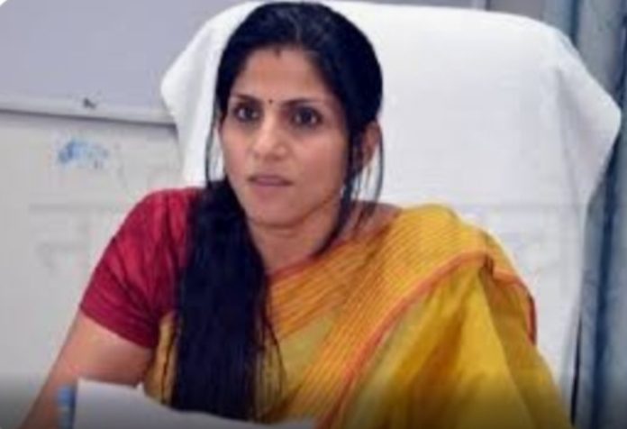 DM ने चार राजस्व कर्मचारियों को निलंबित किया, ये है कारण