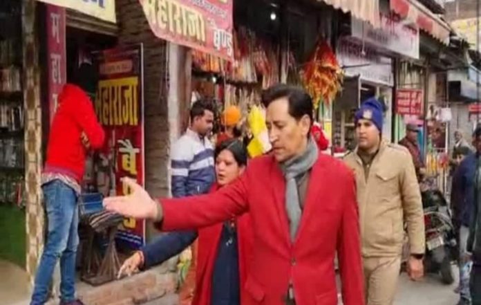 अब हल्द्वानी की सड़कों पर उतरे IAS दीपक रावत, धड़ाधड़ एक्शन देखकर दंग रह गए लोग