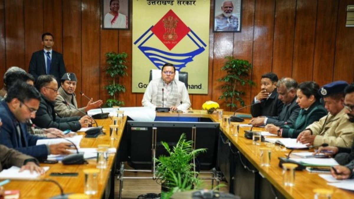 जोशीमठ में राहत कार्यों को लेकर सीएम ने की समीक्षा बैठक