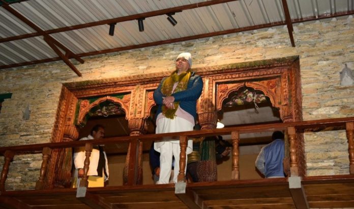 सर्किट हाउस छोड़ रात्रि विश्राम के लिए पौड़ी स्थित रावत गांव के होमस्टे में पहुंचे मुख्यमंत्री पुष्कर सिंह धामी