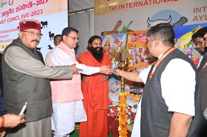 आयुर्वेदिक एवं पशु चिकित्सा सेमिनार में शामिल हुए CM धामी