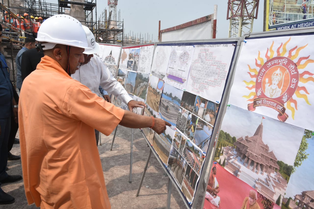योगी आदित्यनाथ ने अयोध्या में विकास कार्यों का निरीक्षण व समीक्षा के साथ राममंदिर निर्माण की प्रगति देखी