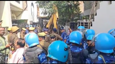 उमेश पाल हत्‍याकांड में शाम‍िल आरोप‍ितों पर बुलडोजर कहर बरपा रहा