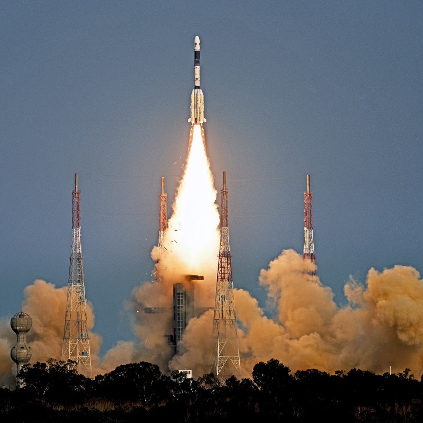 इसरो ने सबसे बड़ा एलवीएम 3 रॉकेट क‍िया लॉन्च, 36 सैटेलाइट ले जाने की क्षमता