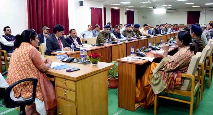 गैरसैंण विधानसभा के बजट सत्र की सुरक्षा व्यवस्था को लेकर सभी विभागों के अधिकारियों के साथ बैठक