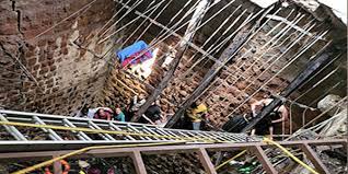 इंदौर में रामनवमी पर बड़ा हादसा, मंदिर की छत धंसने से कई लोग बावड़ी में गिरे, रेस्क्यू ऑपरेशन जारी