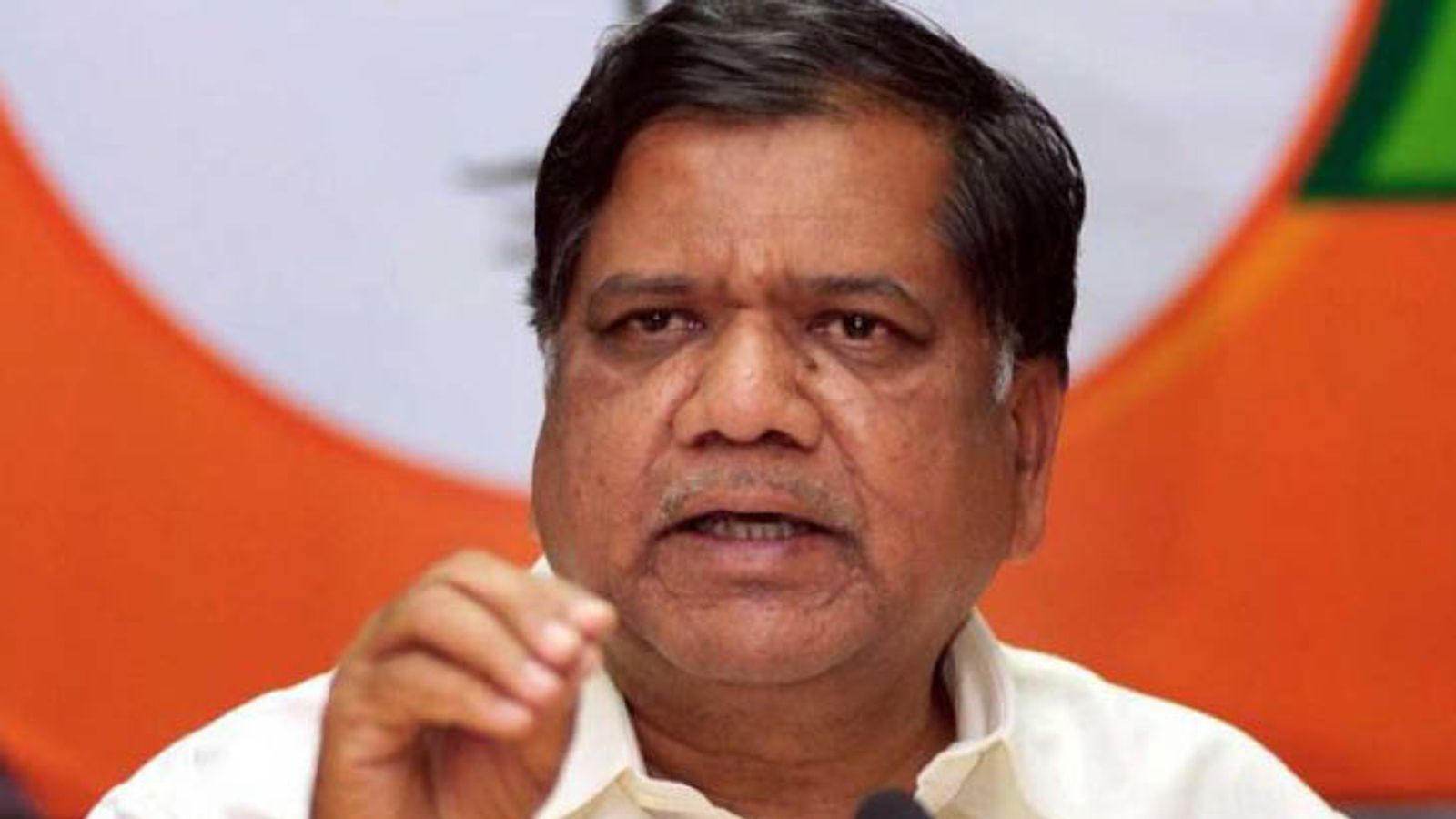 भाजपा को बड़ा झटका देकर कांग्रेस में शामिल हुए पूर्व सीएम जगदीश शेट्टार