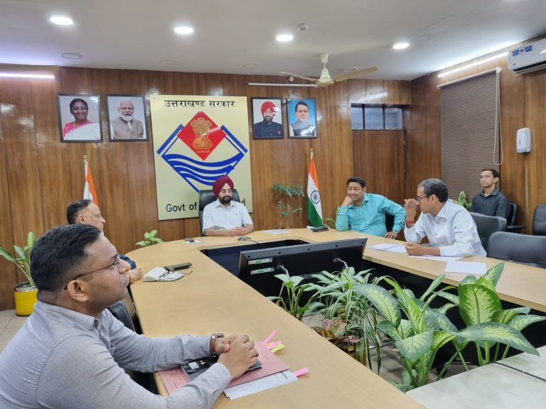 मुख्य सचिव डॉ. एस.एस. संधु ने केदारनाथ हेली सेवा के सम्बन्ध में अधिकारियों के साथ बैठक की,दिए ये जरूरी निर्देश