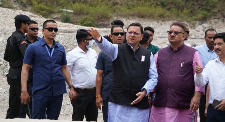 CM धामी ने सरखेत (मालदेवता) प्राकृतिक आपदा प्रभावित क्षेत्र में चल रहे राहत कार्यों का निरीक्षण किया