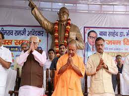 बाबासाहब डा. भीमराव आंबेडकर के जन्मदिवस पर मुख्यमंत्री योगी आदित्यनाथ ने उनके चित्र पर माल्यार्पण कर उन्हें श्रद्धासुमन अर्पित किए