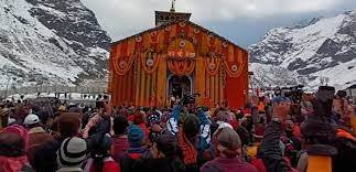 केदारनाथ धाम में बर्फबारी और खराब मौसम को देखते हुए केदारनाथ धाम के आनलाइन और भौतिक पंजीकरण पर रोक