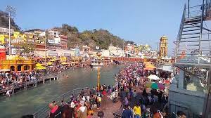 वैशाखी स्नान पर्व मनाने हरिद्वार के गंगा घाटों पर श्रद्धालुओं की उमड़ी भीड़, सुरक्षा के किए गए चाक-चौबंद इंतजाम
