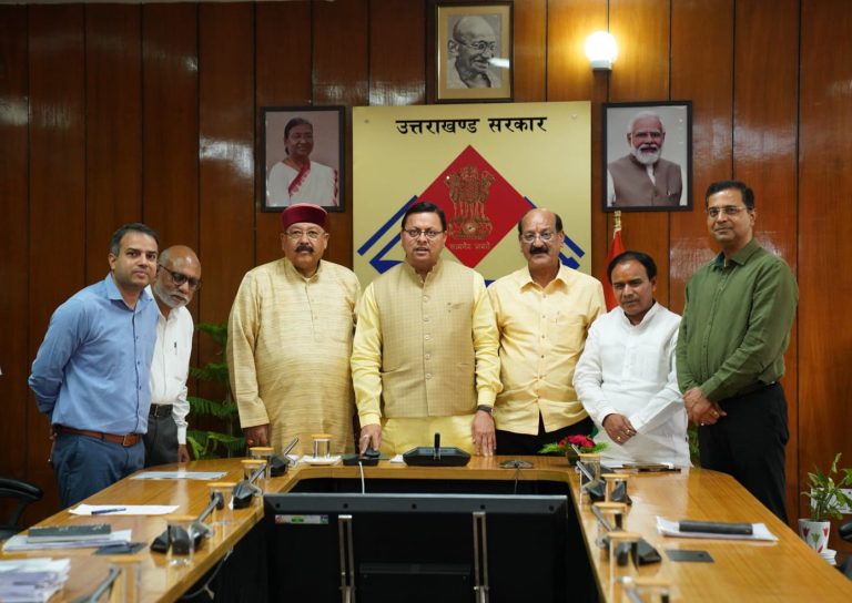 सड़कों पर गड्ढे हैं! ‘पैच रिपोर्टिंग’ App से करें शिकायत, सात दिन के अंदर होंगी चकाचक