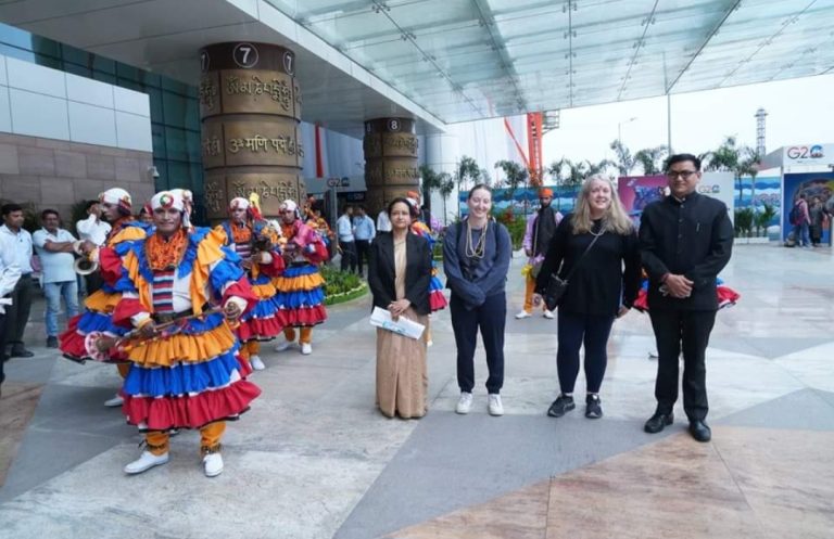 G-20 समिट के लिए पहुंचे मेहमानों का फूल बरसाकर किया गया स्वागत