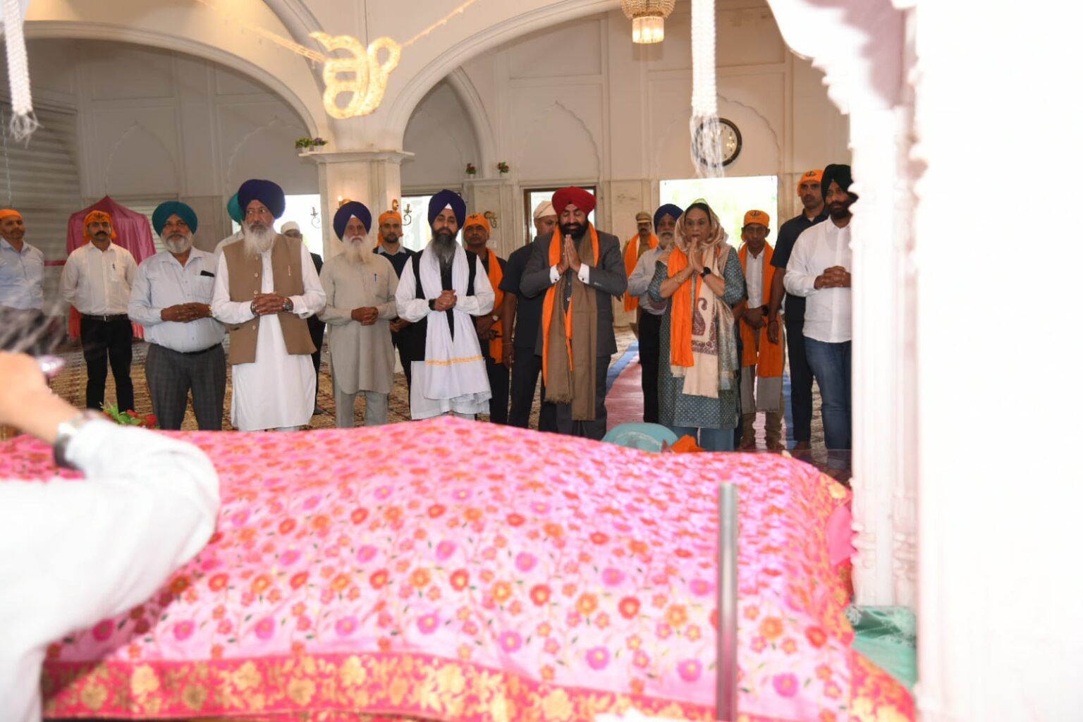 राज्यपाल गुरमीत सिंह ने पांवटा साहिब स्थित गुरुद्वारे में सपरिवार मत्था टेक देश एवं प्रदेश की सुख- समृद्धि की कामना की