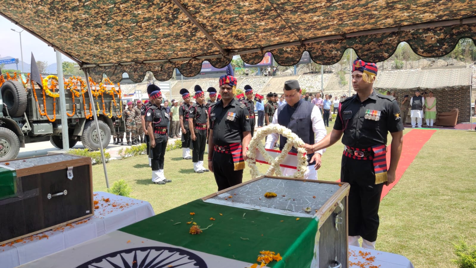 बलिदानी लांस नायक शहीद कमांडो रुचिन रावत का पार्थिव शरीर देहरादून पहुंचा, सीएम धामी ने दी श्रद्धांजलि