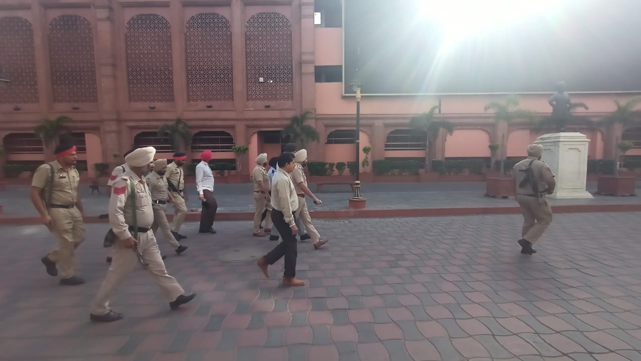 अमृतसर में स्वर्ण मंदिर के पास ब्लास्ट, कई लोग घायल, कई श्रद्धालु घायल, पुलिस ने बताई ये वजह