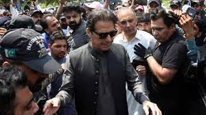 इमरान खान पर घर में आंतकियों को छिपाने का आरोप, पुलिस कभी भी कर सकती है गिरफ्तार