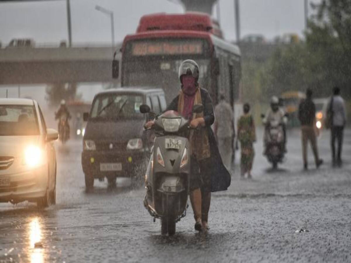 दिल्ली में फिर बदला मौसम का मिजाज, ठंडी हवाओं ने बदला मौसम का मिजाज, जानें कब तक बारिश दिलाएगी गर्मी से निजात