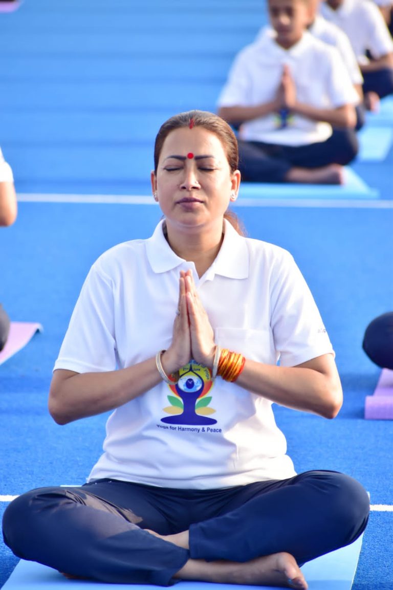 योग व्यक्ति की मनोबल एकाग्रता, पढने की क्षमता को बढाने के साथ-साथ शारीरिक और मानसिक तौर पर बनाता है मजबूत -रेखा आर्या