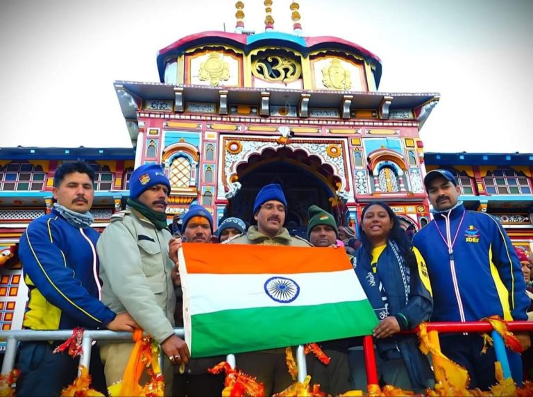 झारखंड की बाइकर गर्ल कंचन उगुरसेंडी ने श्री बदरीनाथ धाम पहुँचकर पुलिसकर्मियों का मनोबल बढ़ाया