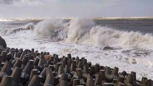 37 हजार लोग शिफ्ट, 5 मौतें और 95 ट्रेनें कैंसिल, तबाही से पहले अलर्ट पर सरकार