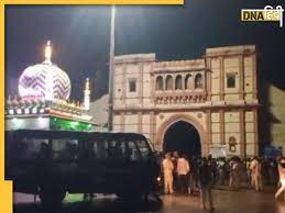 दरगाह हटाने का नोटिस देने पर भड़की हिंसा, उपद्रवियों ने कई वाहन फूंके, DSP समेत 4 पुलिसकर्मी घायल, एक शख्स की मौत