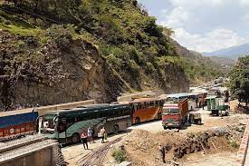 मनाली-चंडीगढ़ पर 18 घंटे बाद दौड़े वाहन, वन-वे ट्रैफिक बहाल