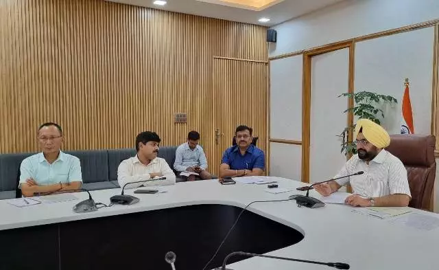 मुख्य सचिव ने 30 बिंदुओं के क्रियान्वयन के सम्बन्ध में सभी जनपदों के जिलाधिकारियों संग की वीडियो कॉन्फ्रेंसिंग बैठक