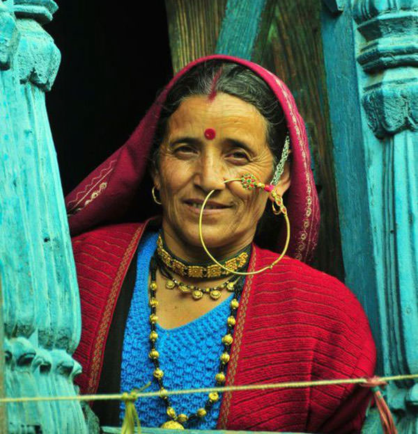 जानिए उत्तराखंड की महिलाओं के लिए क्यों खास होती है नथ, जानिए इसका इतिहास