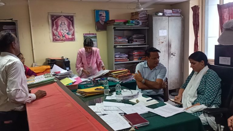 DM सोनिका ने इस कार्यालय का औचक निरीक्षण किया,कही ये बात