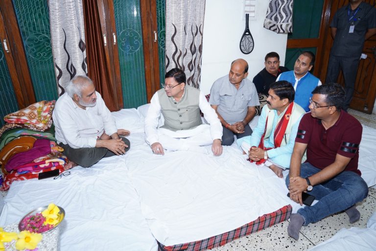 CM धामी ने भाजपा के वरिष्ठ नेता एवं पूर्व प्रदेश महामंत्री ज्योति गैरोला की माताजी के निधन पर दुःख व्यक्त किया