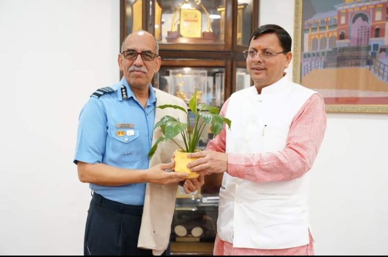 CM धामी से एयर मार्शल रवि गोपाल ने की मुलाकात, पुलों की भार क्षमता 24 टन रखने का रखा प्रस्ताव