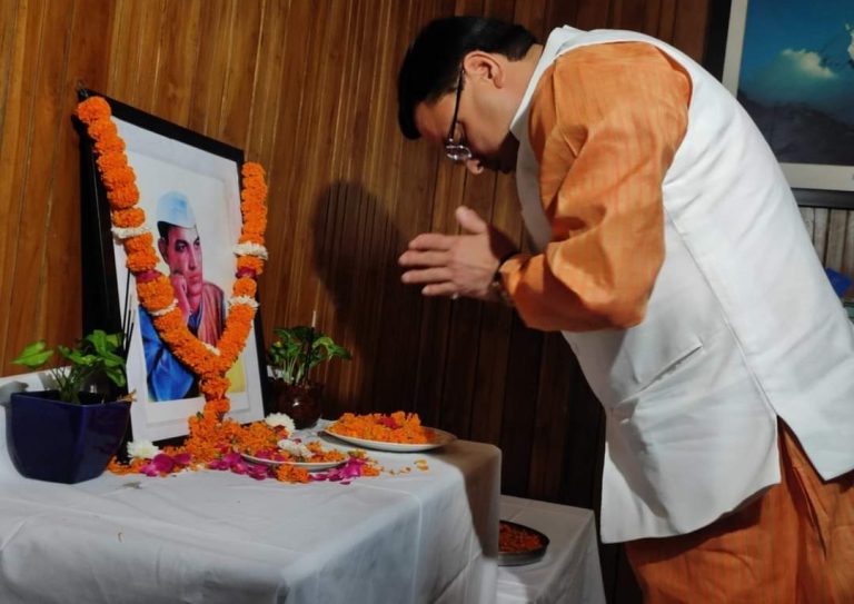 CM धामी ने श्रीदेव सुमन की पुण्यतिथि पर श्रद्धासुमन अर्पित कर उन्हें श्रद्धांजलि दी