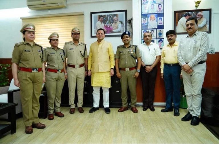 उत्तराखंड के तीन पुलिस अफसर IPS बने,धामी ने बैच अलंकरण कर शुभकामनाएं दी