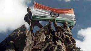 करगिल विजय दिवस पूरे देश में मनाया जा रहा है, युद्ध में अपने प्राणों की आहुति देने वाले वीर सपूतों को अर्पित किए जा रहे श्रद्धा सुमन