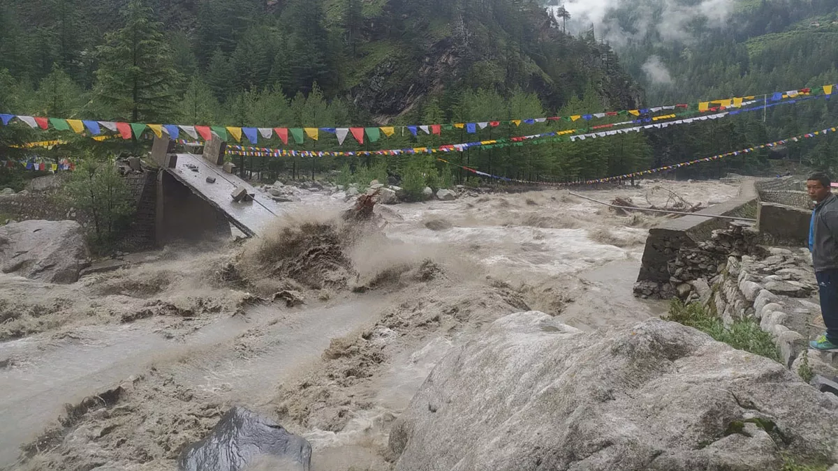 कुमाऊं मंडल में बारिश का कहर जारी, जिला प्रशासन ने इन तीन जिलों में स्कूल बंद रखने के दिए आदेश