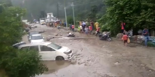 चमोली में फिर फटा बादल, हजारों लोग हुए बेघर, शिव मंदिर भी आया चपेट में