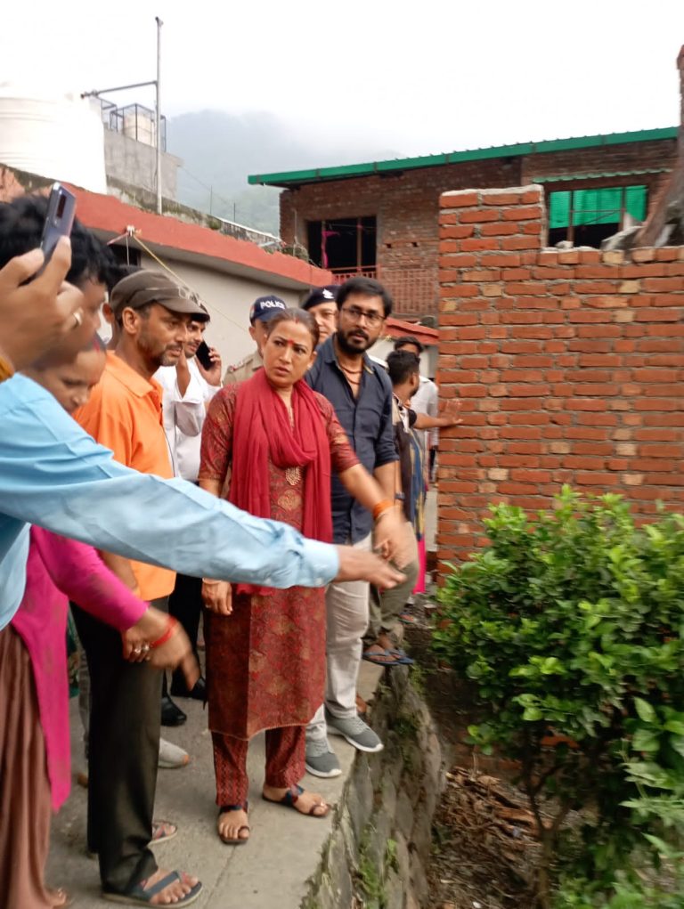 प्रभारी मंत्री रेखा आर्या ने अधिकारियों को दिए आपदा के मद्देनजर अलर्ट मोड़ पर रहने के निर्देश