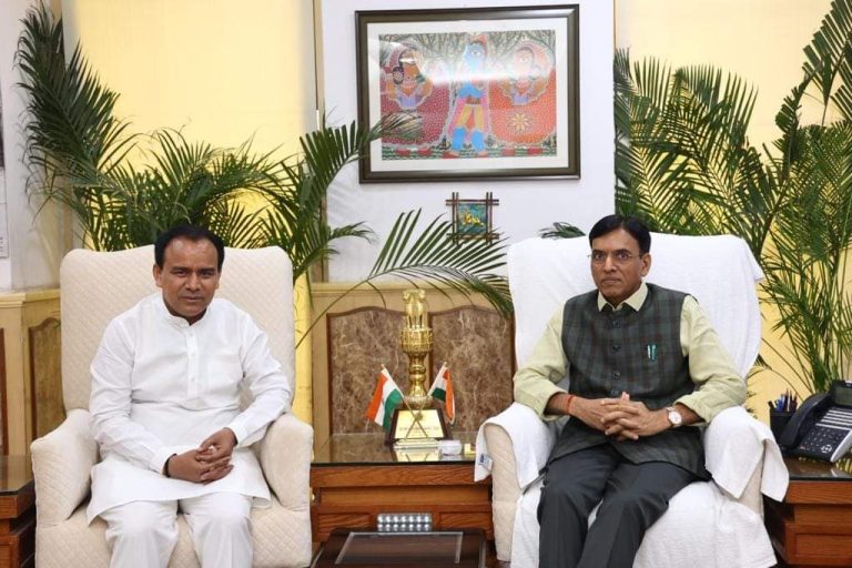 बीएसएफ ने अंतर्राष्ट्रीय बॉर्डर पर पाकिस्तानी घुसपैठिये को गिराया मार, चप्पे-चप्पे की ली जा रही तलाशी