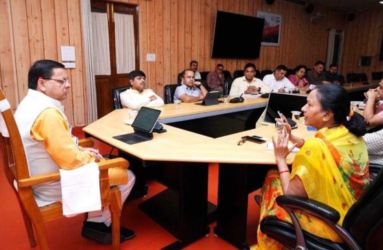 CM धामी ने राज्य में मातृ मृत्यु दर कम करने एवं गर्भवती महिलाओं के स्वास्थ्य की देखभाल को लेकर अधिकारियों को दिये ये जरूरी निर्देश