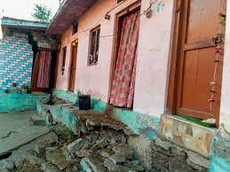 जाखन गाँव में आपदा का बड़ा प्रहार, भू धंसाव से मकान जमींदोज, सुरक्षित स्थानों पर पहुँचे ग्रामीण