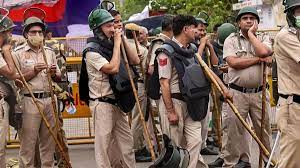 खाकी की बदलेगी तस्वीर: अब दिल्ली पुलिस के जवान भी करेंगे सड़कों पर घायल हुए लोगों का इलाज, जवानों को मेडिकल ट्रेनिंग