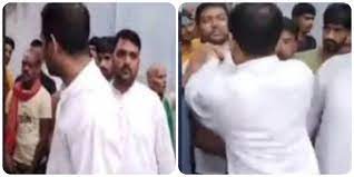 बिहार: गुस्से में पर्यावरण मंत्री तेज प्रताप ने युवक को दिया ज़ोर से धक्का, दर्ज कराई FIR