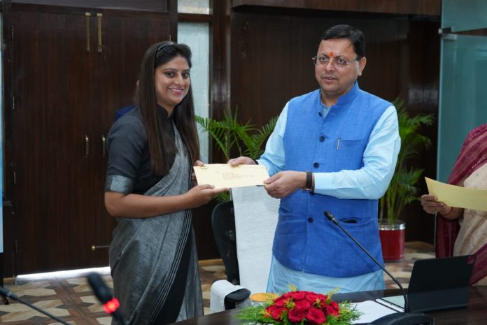 CM धामी ने यूकेपीएससी से चयनित 57 सहायक अभियोजन अधिकारियों को बांटे नियुक्ति पत्र