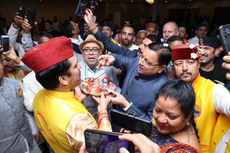 उत्तराखण्डी लोकगीतों में झूमा लंदन, सीएम धामी के स्वागत में भव्य रंगारंग कार्यक्रम आयोजित