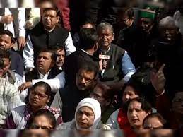 पूर्व सीएम हरीश रावत ट्रैक्टर में सवार होकर धरना स्थल पर पहुंचे, किसानों की उठाई आवाज