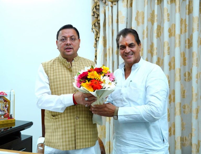 CM धामी से कैबिनेट मंत्री प्रेमचंद अग्रवाल ने मुलाक़ात की